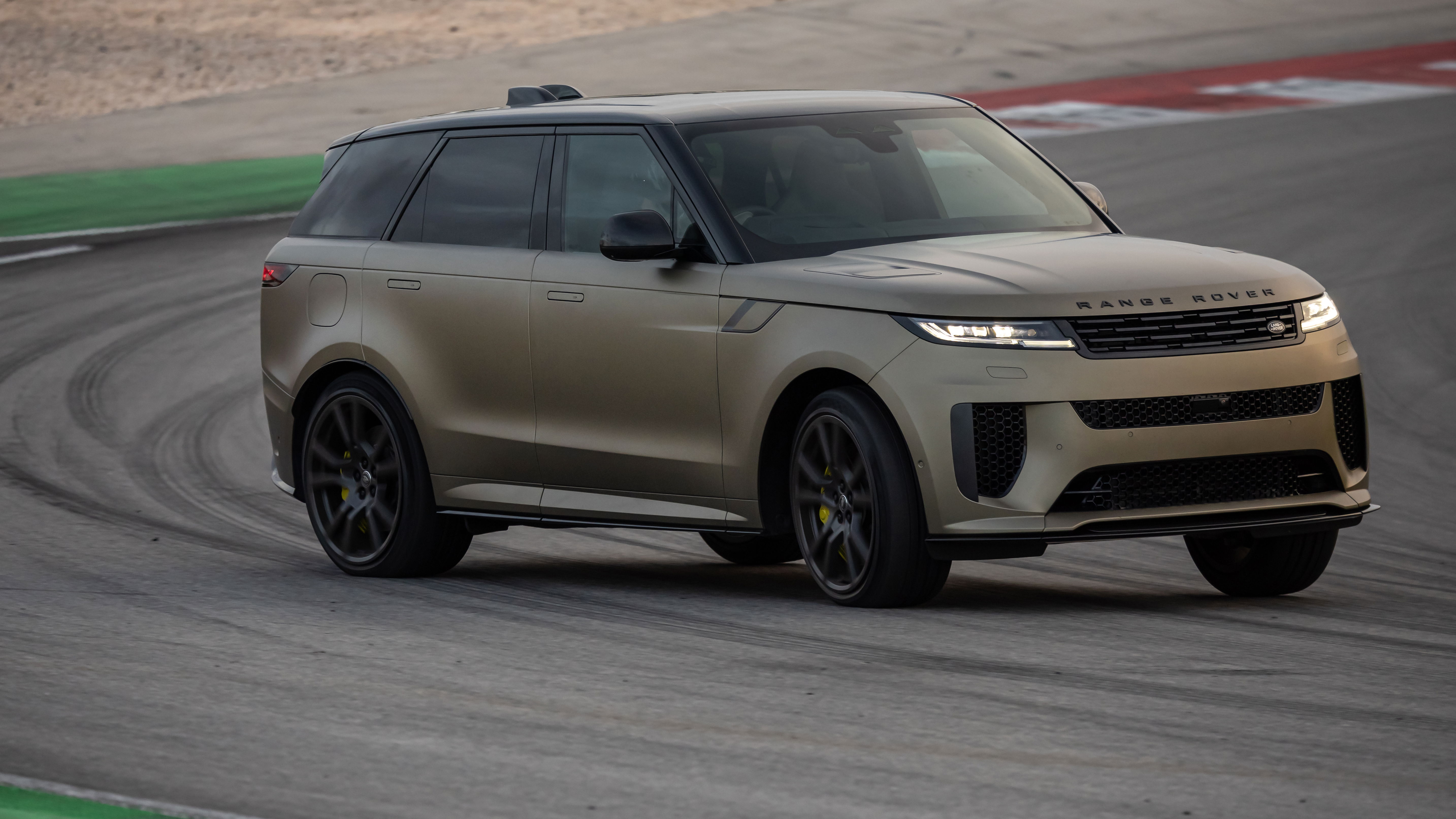 Range Rover Sport SV - track driving